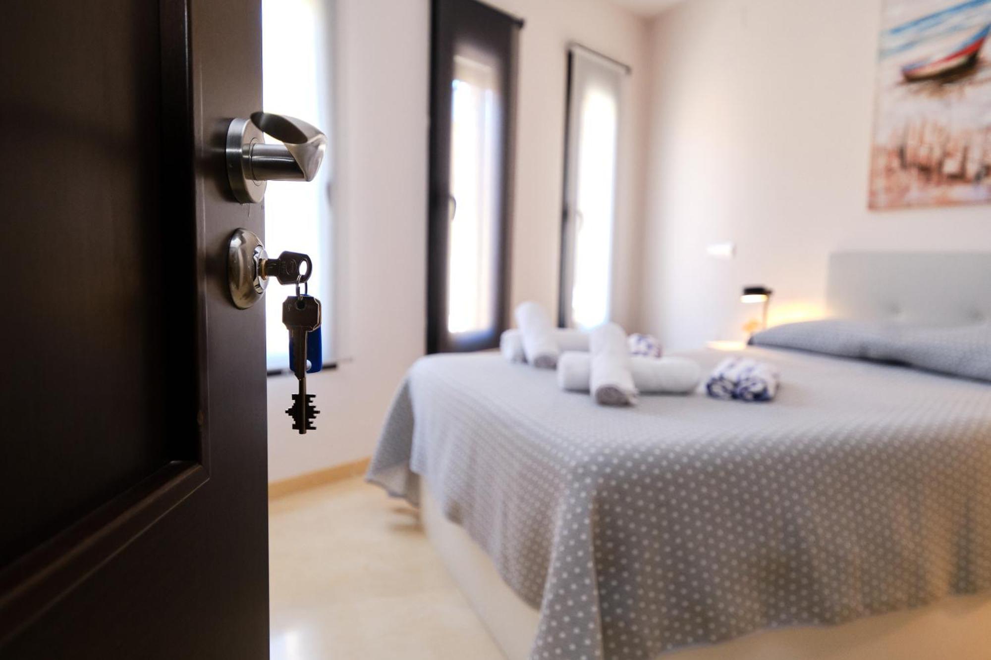 Habitaciones Pensadas Para Ti Фуeнхирола Екстериор снимка